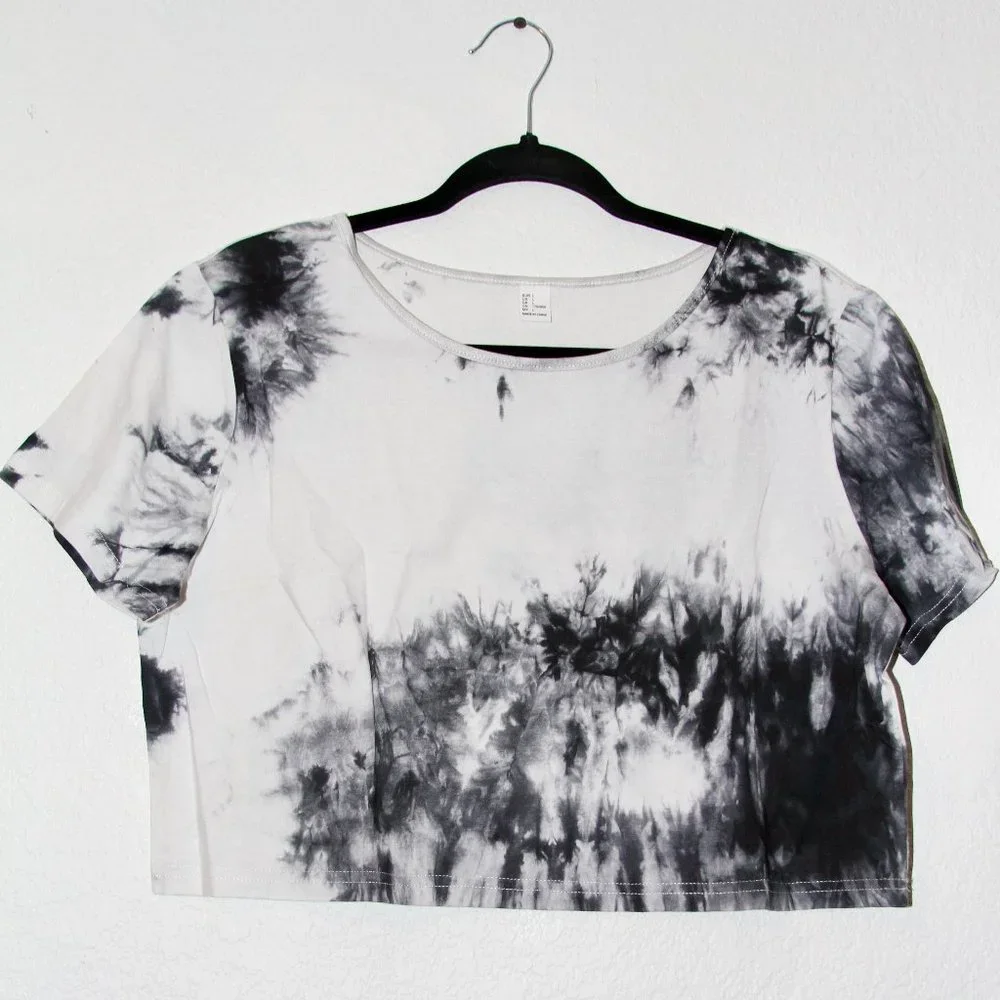 πΈ H&M Black & White Tie-Dye Crop Top πΈ - Picture 1 of 2